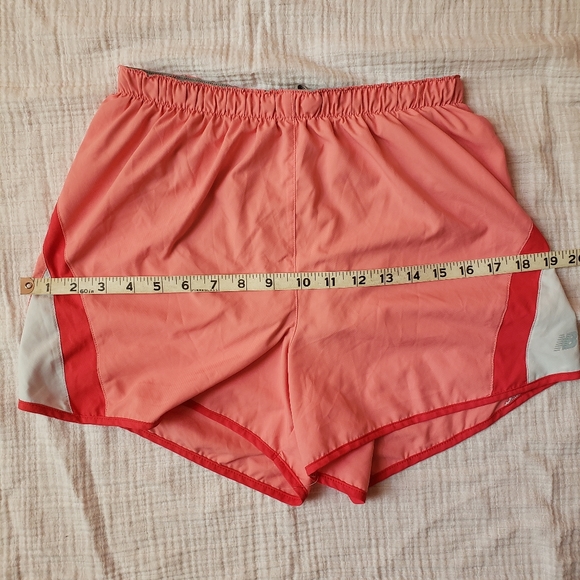 Relisted New Balance Running athletic shorts coral - Picture 4 of 8